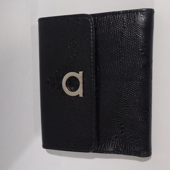Salvatore Ferragamo Black Leather Bi-fold Luxury Wallet 4.75 x 4-in - Authentic - Picture 1 of 15